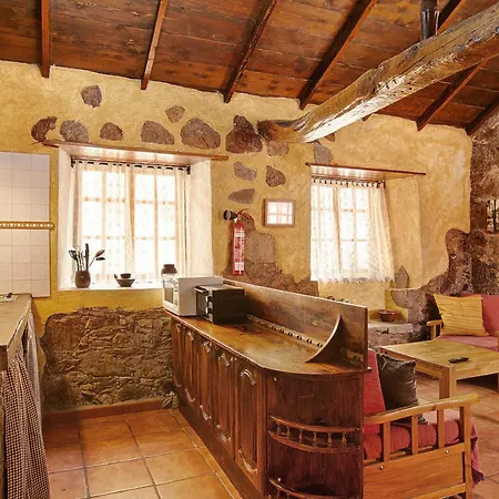 House Sleeps6-parking-garden-pool In Summer-pet *